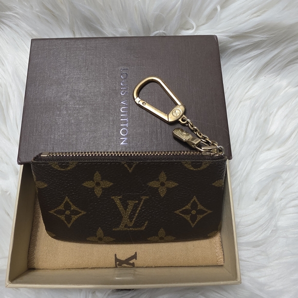 Louis Vuitton Monogram Key Pouch - Picture 4 of 8
